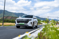 CS75 PLUS输惨了；中型插混SUV蓝电E5仅需9.98万，每