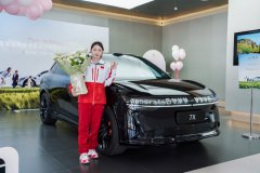 与冠军同行！极氪7X成功交付哈尔滨亚冬会单板滑